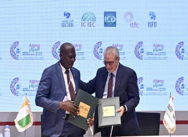 Assemblées annuelles de la BID : signature de conventions de financement et de mémorandums d'entente