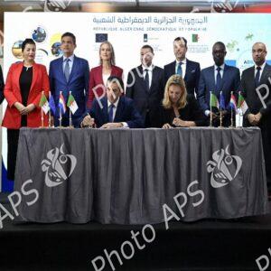 M. Sayoud préside la cérémonie de lancement du programme "ADIL"