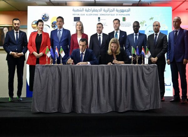 M. Sayoud préside la cérémonie de lancement du programme "ADIL"