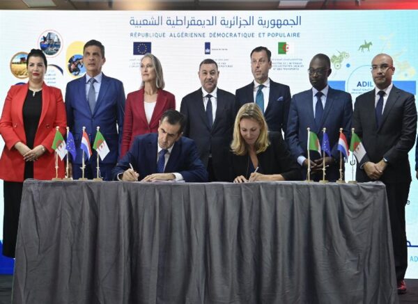 M. Sayoud préside la cérémonie de lancement du programme "ADIL"