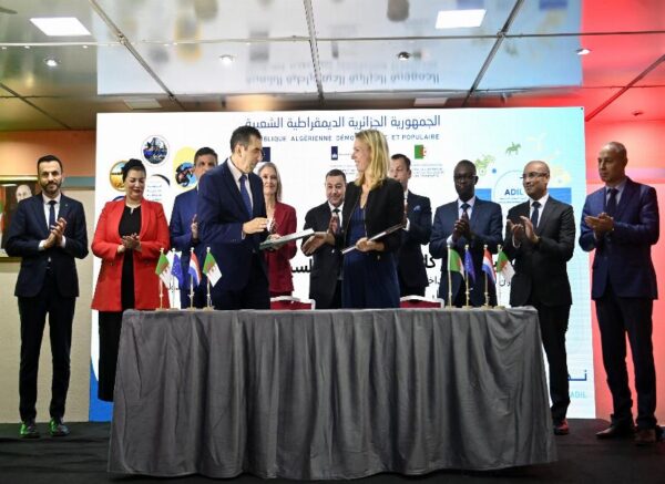 M. Sayoud préside la cérémonie de lancement du programme "ADIL"