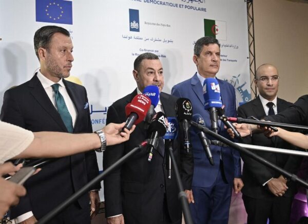 M. Sayoud préside la cérémonie de lancement du programme "ADIL"
