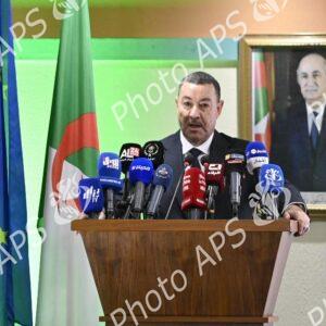 M. Sayoud préside la cérémonie de lancement du programme "ADIL"