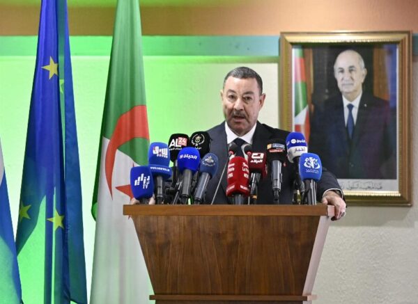 M. Sayoud préside la cérémonie de lancement du programme "ADIL"