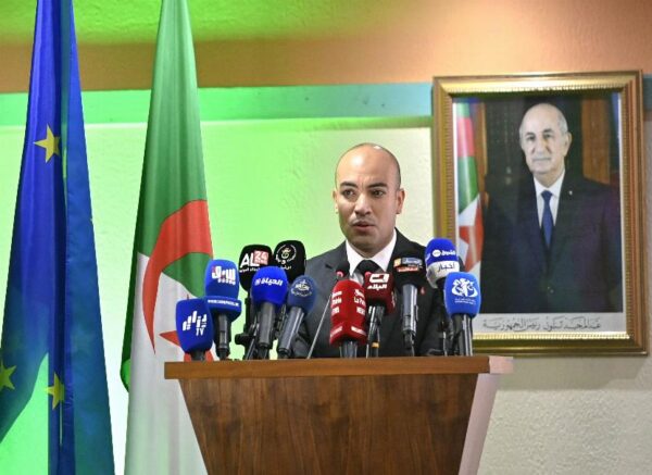 M. Sayoud préside la cérémonie de lancement du programme "ADIL"