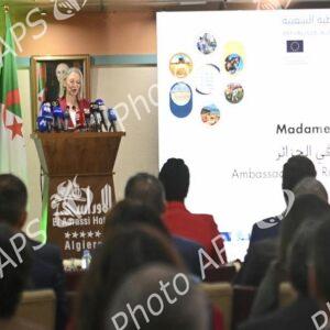 M. Sayoud préside la cérémonie de lancement du programme "ADIL"