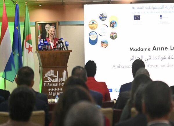 M. Sayoud préside la cérémonie de lancement du programme "ADIL"